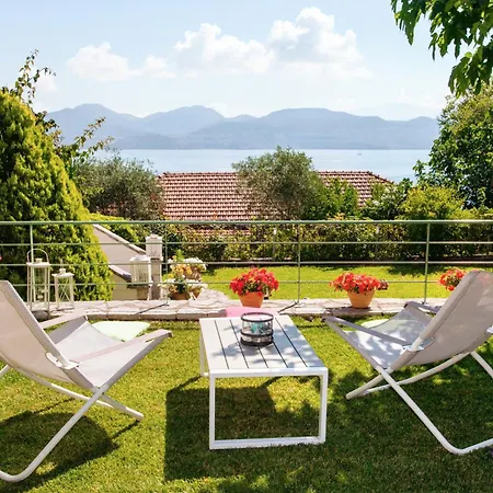 Villa Rosebud Nikiana